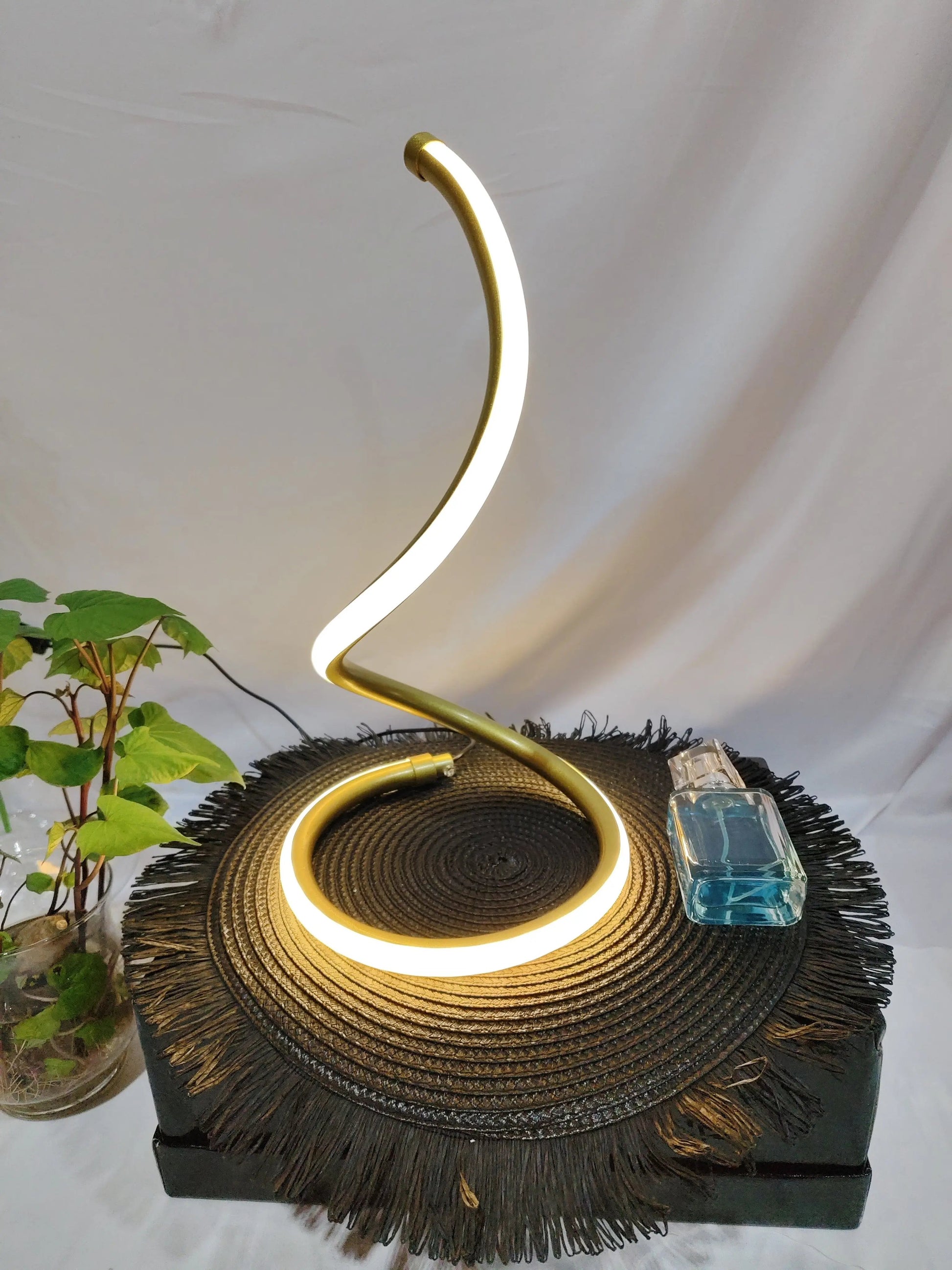 Coco LumaDesk — Lampe de table LED moderne & design PINK COCO